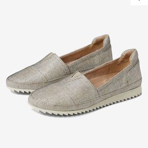 NEW Vaneli Veve Camel Raffia 8 (they run small! Maybe a 7.5)